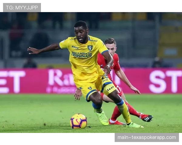 特写:弗罗西诺内小将攻入意甲处子球后泪洒赛场