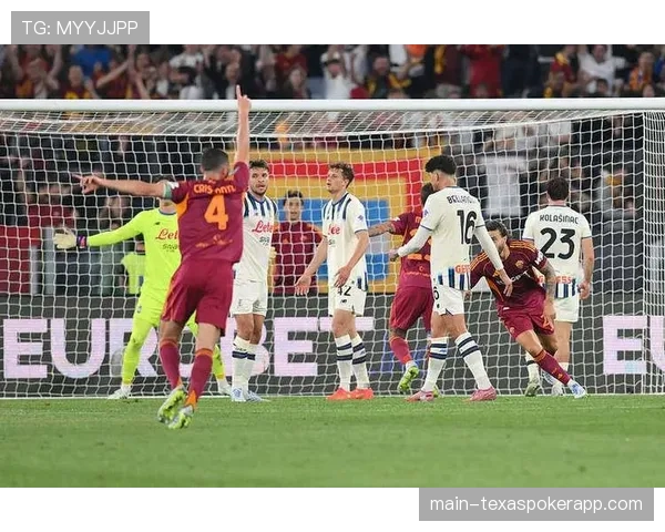 埃尔莫索凌空抽射破门后跪地怒吼，罗马奥林匹克球场沸腾